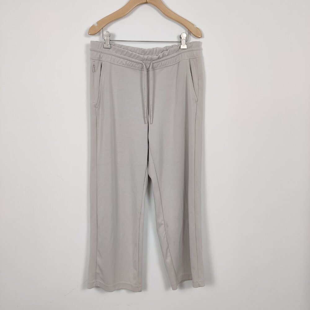Athleta Women's Athletic Pants Gray Size Medium Gorpcore Sporty Gym Activewear